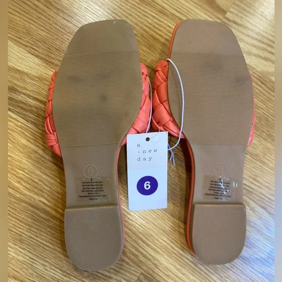 🪸🪸 Creamy coral woven flats multiple sizes avail - Picture 7 of 9